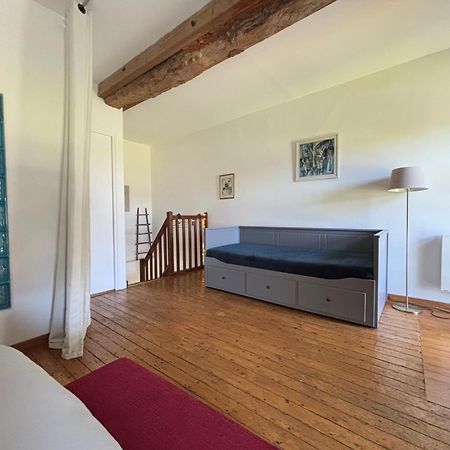 Appartement avec terrasse donnant sur chateau Commes Extérieur photo