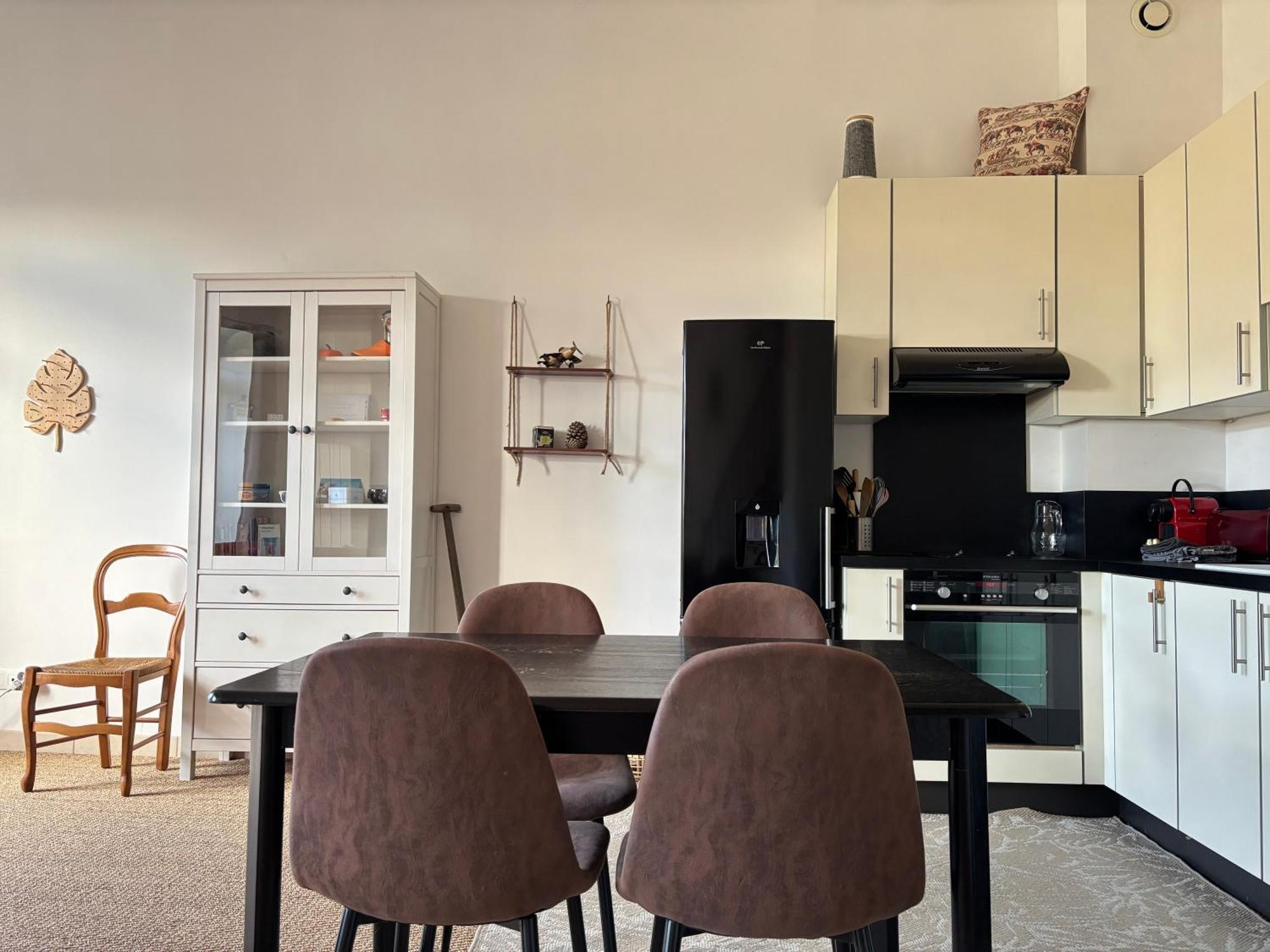 Appartement avec terrasse donnant sur chateau Commes Extérieur photo