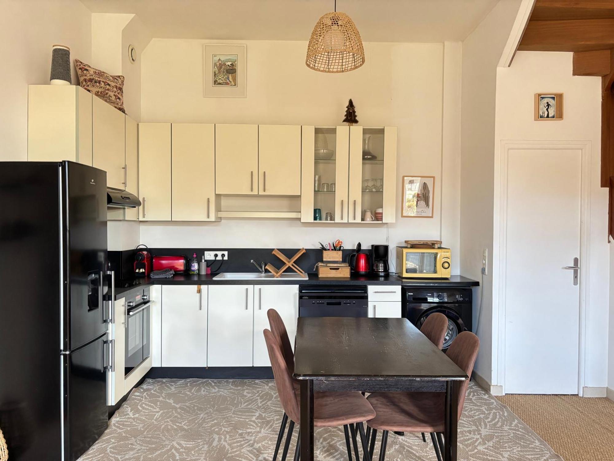 Appartement avec terrasse donnant sur chateau Commes Extérieur photo