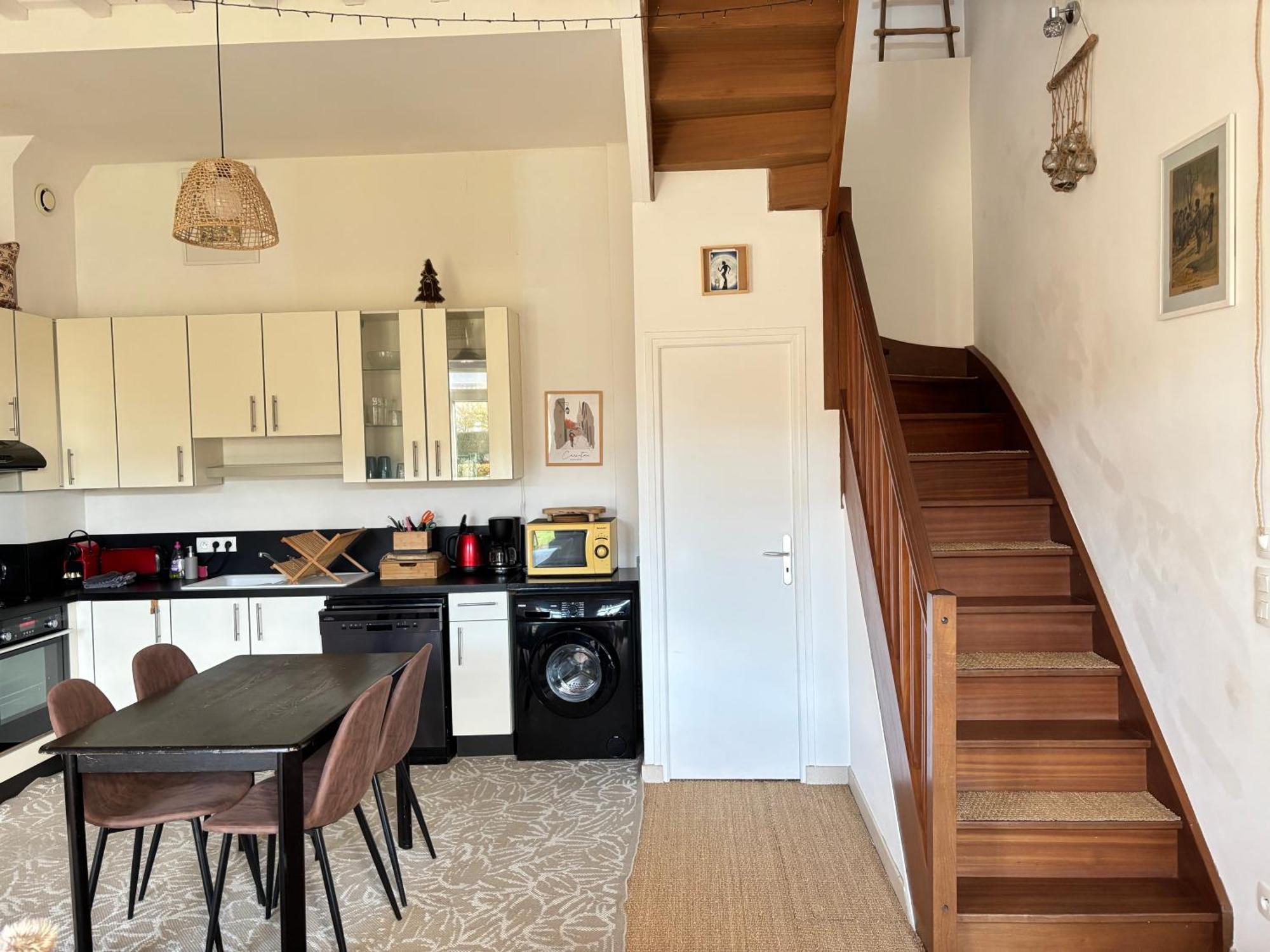 Appartement avec terrasse donnant sur chateau Commes Extérieur photo