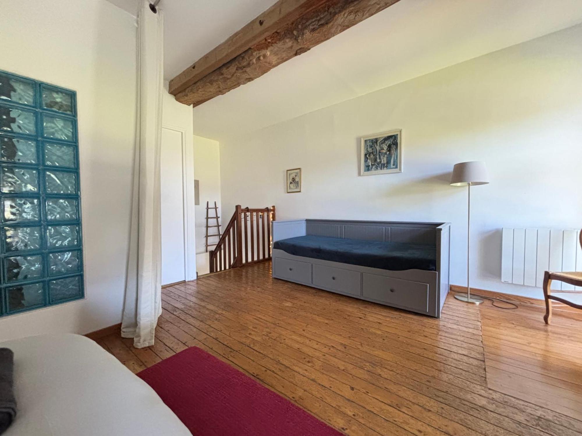 Appartement avec terrasse donnant sur chateau Commes Extérieur photo