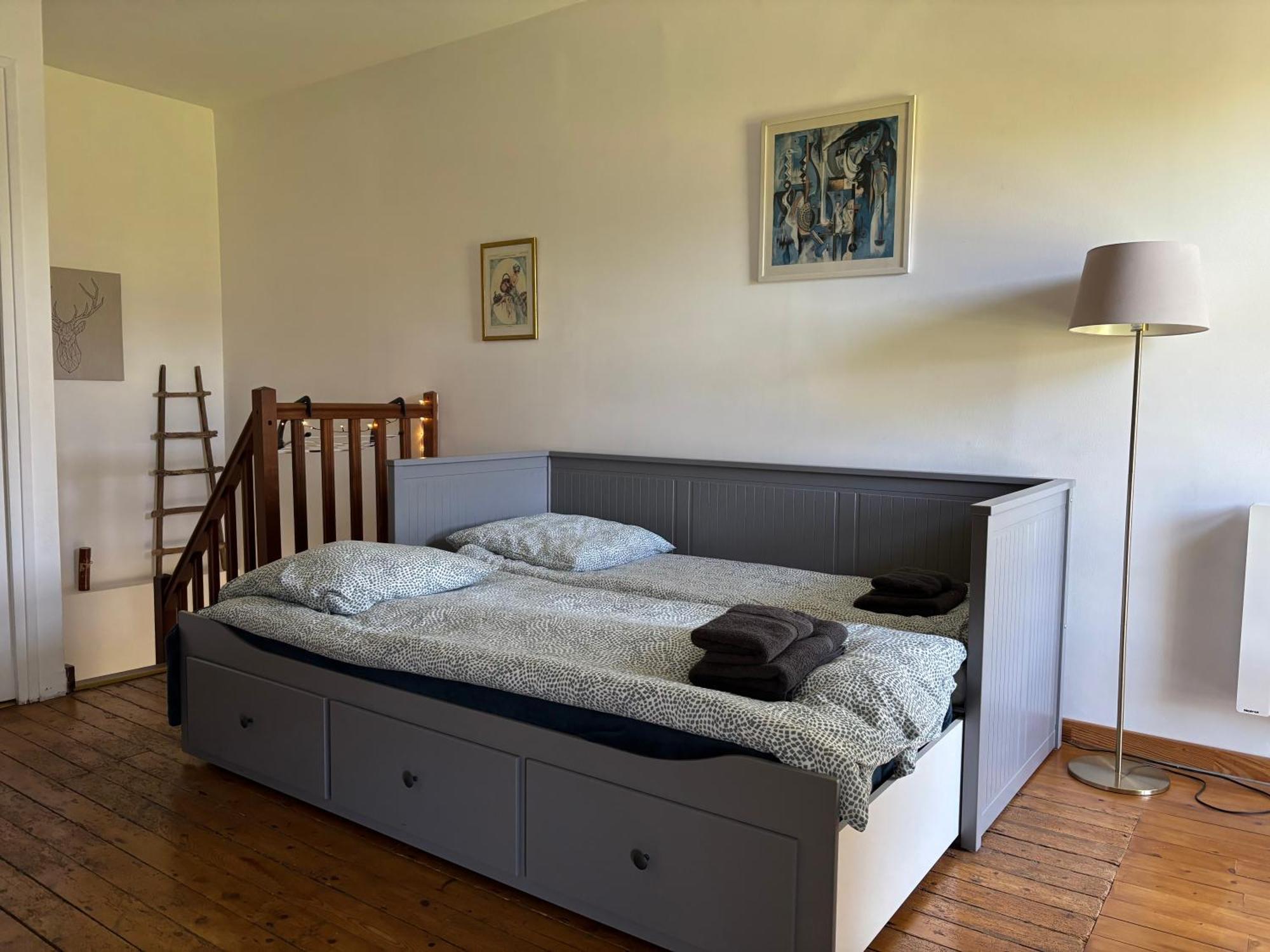 Appartement avec terrasse donnant sur chateau Commes Extérieur photo